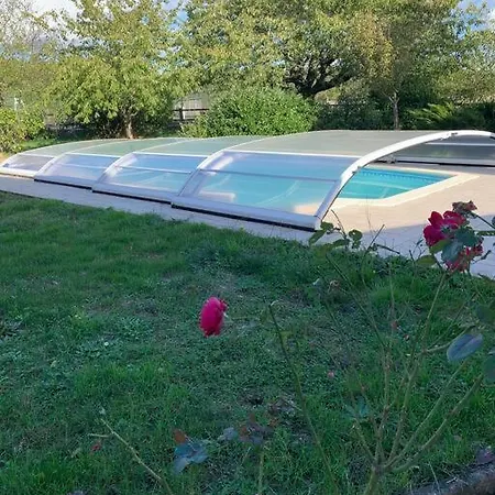 Holiday home 3 Etoiles Les Gourlines Avec Balneo, Veranda, Piscine Et Garage Avermes