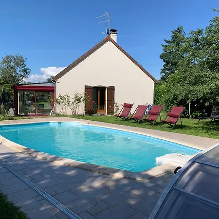 Holiday home 3 Etoiles Les Gourlines Avec Balneo, Veranda, Piscine Et Garage Avermes