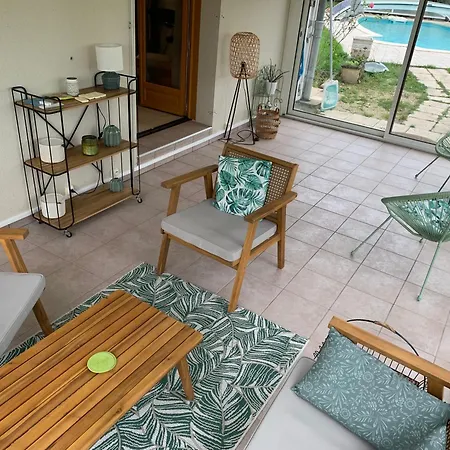 Holiday home 3 Etoiles Les Gourlines Avec Balneo, Veranda, Piscine Et Garage Avermes